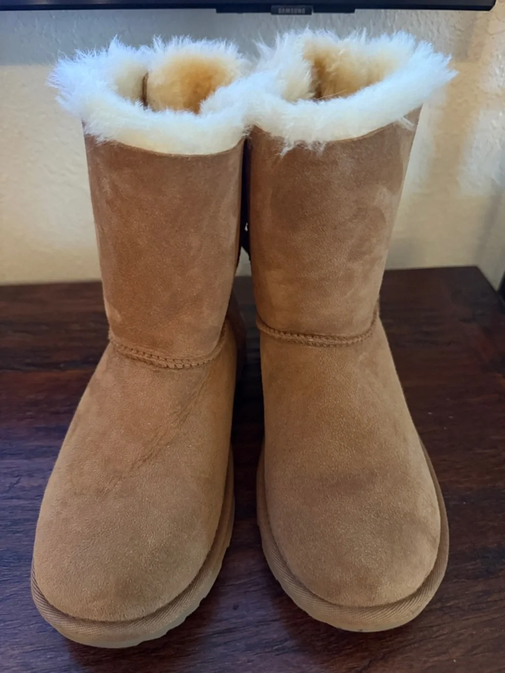 Bailey Bow Uggs - Picture 2 of 6